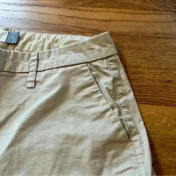 Old navy shorts - Picture 3 of 5